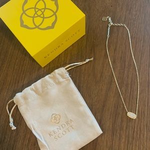 Kendra Scott necklace